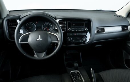 Mitsubishi Outlander III рестайлинг 3, 2014 год, 1 449 000 рублей, 24 фотография