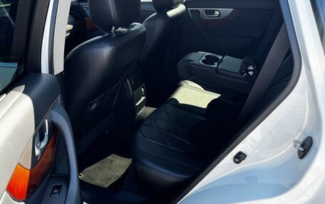 Infiniti QX70, 2016 год, 2 620 000 рублей, 15 фотография