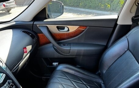 Infiniti QX70, 2016 год, 2 620 000 рублей, 13 фотография