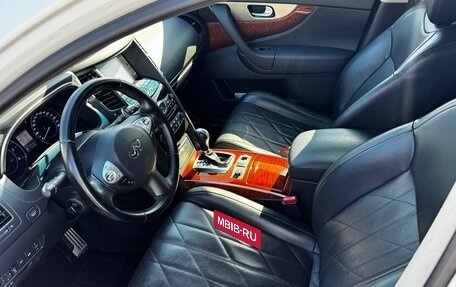 Infiniti QX70, 2016 год, 2 620 000 рублей, 11 фотография