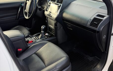 Toyota Land Cruiser Prado 150 рестайлинг, 2017 год, 4 800 000 рублей, 5 фотография