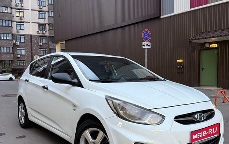 Hyundai Solaris II рестайлинг, 2013 год, 760 000 рублей, 1 фотография