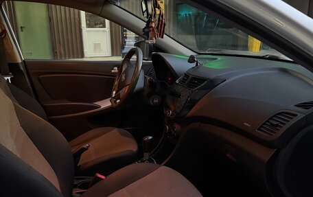 Hyundai Solaris II рестайлинг, 2013 год, 760 000 рублей, 15 фотография