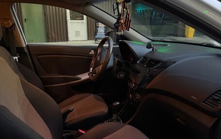 Hyundai Solaris II рестайлинг, 2013 год, 760 000 рублей, 14 фотография