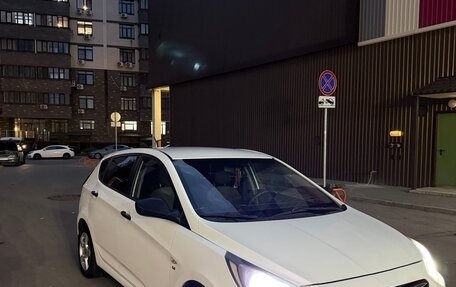 Hyundai Solaris II рестайлинг, 2013 год, 760 000 рублей, 21 фотография