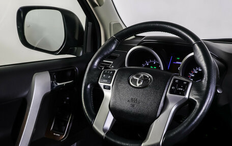 Toyota Land Cruiser Prado 150 рестайлинг, 2017 год, 3 990 000 рублей, 12 фотография