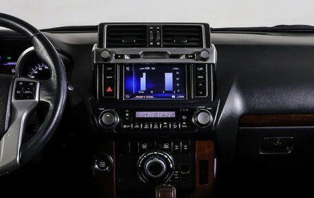 Toyota Land Cruiser Prado 150 рестайлинг, 2017 год, 3 990 000 рублей, 13 фотография