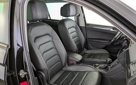 Volkswagen Tiguan II, 2019 год, 2 450 000 рублей, 24 фотография