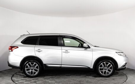 Mitsubishi Outlander III рестайлинг 3, 2016 год, 1 699 000 рублей, 4 фотография