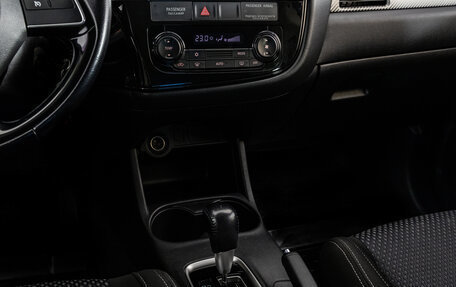 Mitsubishi Outlander III рестайлинг 3, 2016 год, 1 699 000 рублей, 11 фотография
