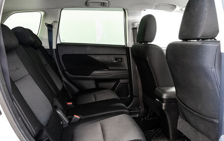 Mitsubishi Outlander III рестайлинг 3, 2016 год, 1 699 000 рублей, 14 фотография