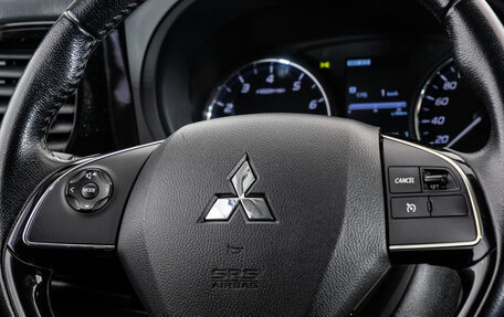 Mitsubishi Outlander III рестайлинг 3, 2016 год, 1 699 000 рублей, 12 фотография