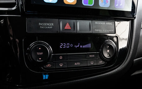 Mitsubishi Outlander III рестайлинг 3, 2016 год, 1 699 000 рублей, 16 фотография