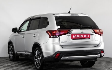 Mitsubishi Outlander III рестайлинг 3, 2016 год, 1 699 000 рублей, 7 фотография