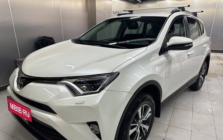 Toyota RAV4, 2017 год, 3 100 000 рублей, 2 фотография