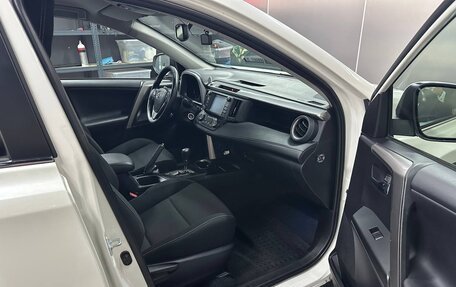 Toyota RAV4, 2017 год, 3 100 000 рублей, 10 фотография