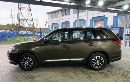 Mitsubishi Outlander III рестайлинг 3, 2015 год, 1 649 000 рублей, 2 фотография