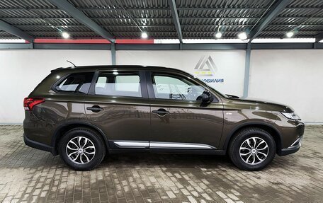 Mitsubishi Outlander III рестайлинг 3, 2015 год, 1 649 000 рублей, 5 фотография