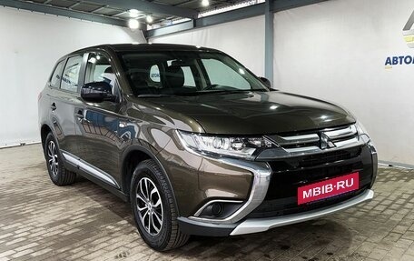Mitsubishi Outlander III рестайлинг 3, 2015 год, 1 649 000 рублей, 6 фотография
