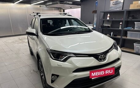 Toyota RAV4, 2017 год, 3 100 000 рублей, 4 фотография
