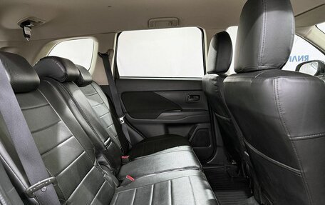 Mitsubishi Outlander III рестайлинг 3, 2015 год, 1 649 000 рублей, 10 фотография