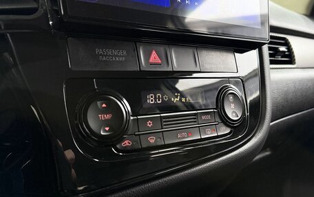 Mitsubishi Outlander III рестайлинг 3, 2015 год, 1 649 000 рублей, 15 фотография