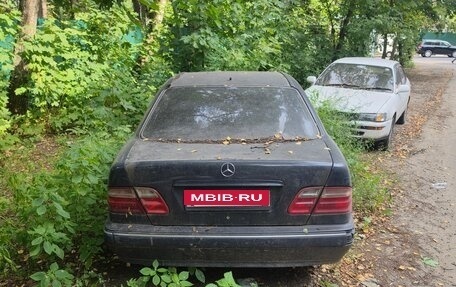 Mercedes-Benz E-Класс, 1999 год, 180 000 рублей, 2 фотография