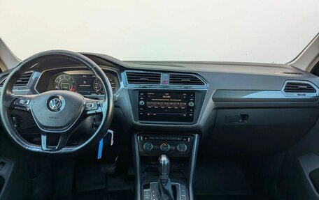Volkswagen Tiguan II, 2018 год, 2 119 000 рублей, 9 фотография