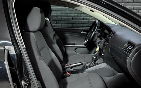 Volkswagen Jetta VII, 2013 год, 900 000 рублей, 11 фотография