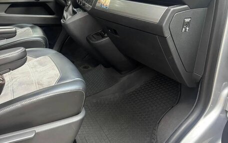 Volkswagen Multivan T6 рестайлинг, 2020 год, 4 990 000 рублей, 7 фотография