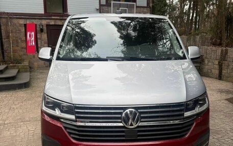 Volkswagen Multivan T6 рестайлинг, 2020 год, 4 990 000 рублей, 9 фотография
