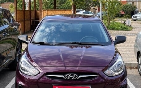Hyundai Solaris II рестайлинг, 2011 год, 690 000 рублей, 1 фотография