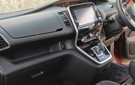 Nissan Serena IV, 2018 год, 2 100 000 рублей, 10 фотография