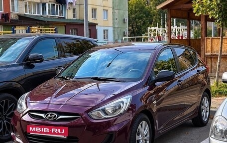 Hyundai Solaris II рестайлинг, 2011 год, 690 000 рублей, 2 фотография