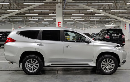 Mitsubishi Pajero Sport III рестайлинг, 2017 год, 2 550 000 рублей, 4 фотография