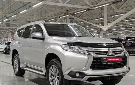 Mitsubishi Pajero Sport III рестайлинг, 2017 год, 2 550 000 рублей, 3 фотография