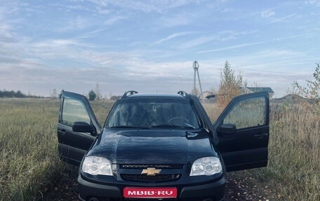 Chevrolet Niva I рестайлинг, 2017 год, 625 000 рублей, 1 фотография