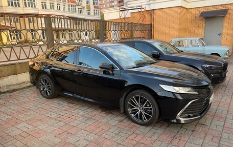 Toyota Camry, 2021 год, 2 950 000 рублей, 4 фотография