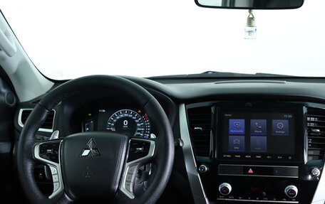 Mitsubishi Montero Sport, 2022 год, 3 830 000 рублей, 13 фотография