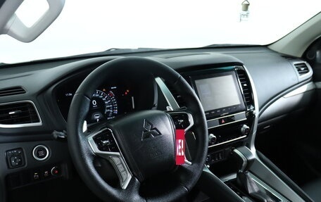 Mitsubishi Montero Sport, 2022 год, 3 830 000 рублей, 14 фотография