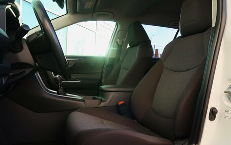 Toyota RAV4, 2019 год, 2 600 000 рублей, 24 фотография