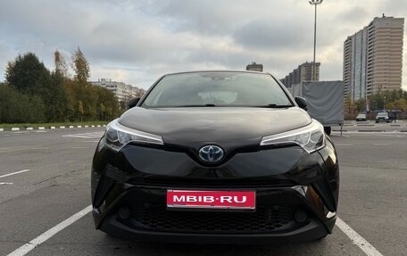 Toyota C-HR I рестайлинг, 2017 год, 1 900 000 рублей, 1 фотография