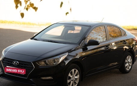 Hyundai Solaris II рестайлинг, 2018 год, 1 350 000 рублей, 3 фотография