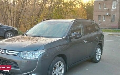 Mitsubishi Outlander III рестайлинг 3, 2014 год, 1 450 000 рублей, 3 фотография