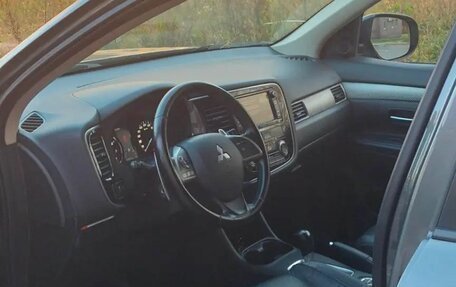 Mitsubishi Outlander III рестайлинг 3, 2014 год, 1 450 000 рублей, 9 фотография
