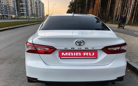 Toyota Camry, 2021 год, 2 690 000 рублей, 6 фотография