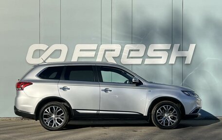 Mitsubishi Outlander III рестайлинг 3, 2016 год, 2 449 000 рублей, 5 фотография