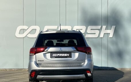Mitsubishi Outlander III рестайлинг 3, 2016 год, 2 449 000 рублей, 4 фотография