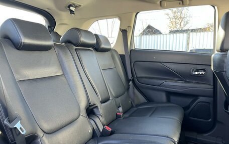 Mitsubishi Outlander III рестайлинг 3, 2016 год, 2 449 000 рублей, 9 фотография
