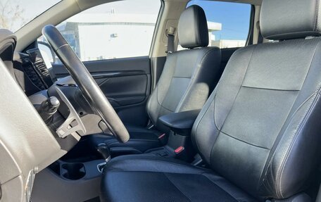 Mitsubishi Outlander III рестайлинг 3, 2016 год, 2 449 000 рублей, 8 фотография